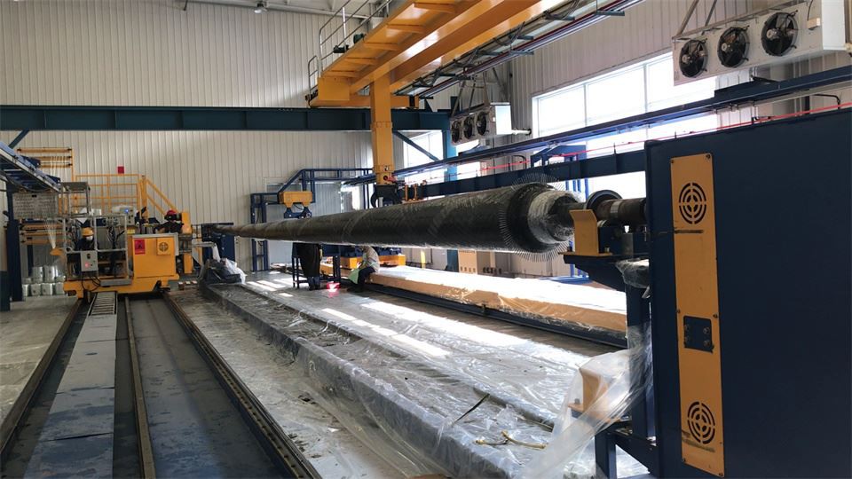 FRP argiztapen-zutoinak harilkatzeko makina